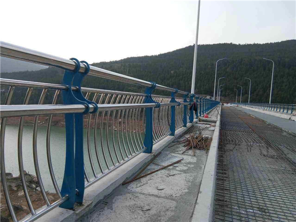 酉阳不锈钢桥梁护栏的特点及其在桥梁安全中的重要作用