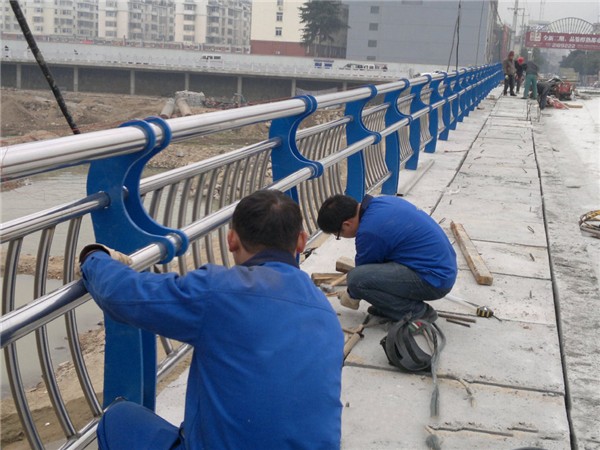 酉阳不锈钢桥梁护栏除锈维护的重要性及其方法